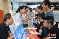广西柳州市震后安置点开专场招聘会 助民众恢复生产生活