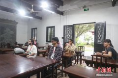 多国“洋网红”走进江西庐山白鹿洞书院 感受中国古老书院文化
